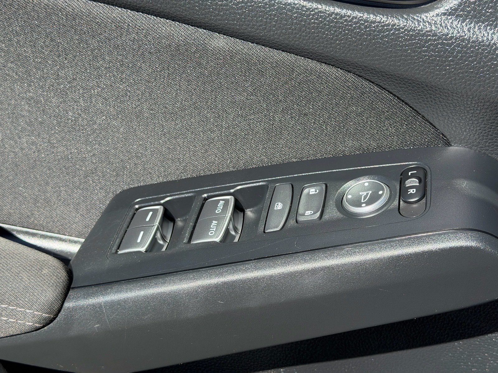 2025 Honda Civic LX — photo 17 thumbnail
