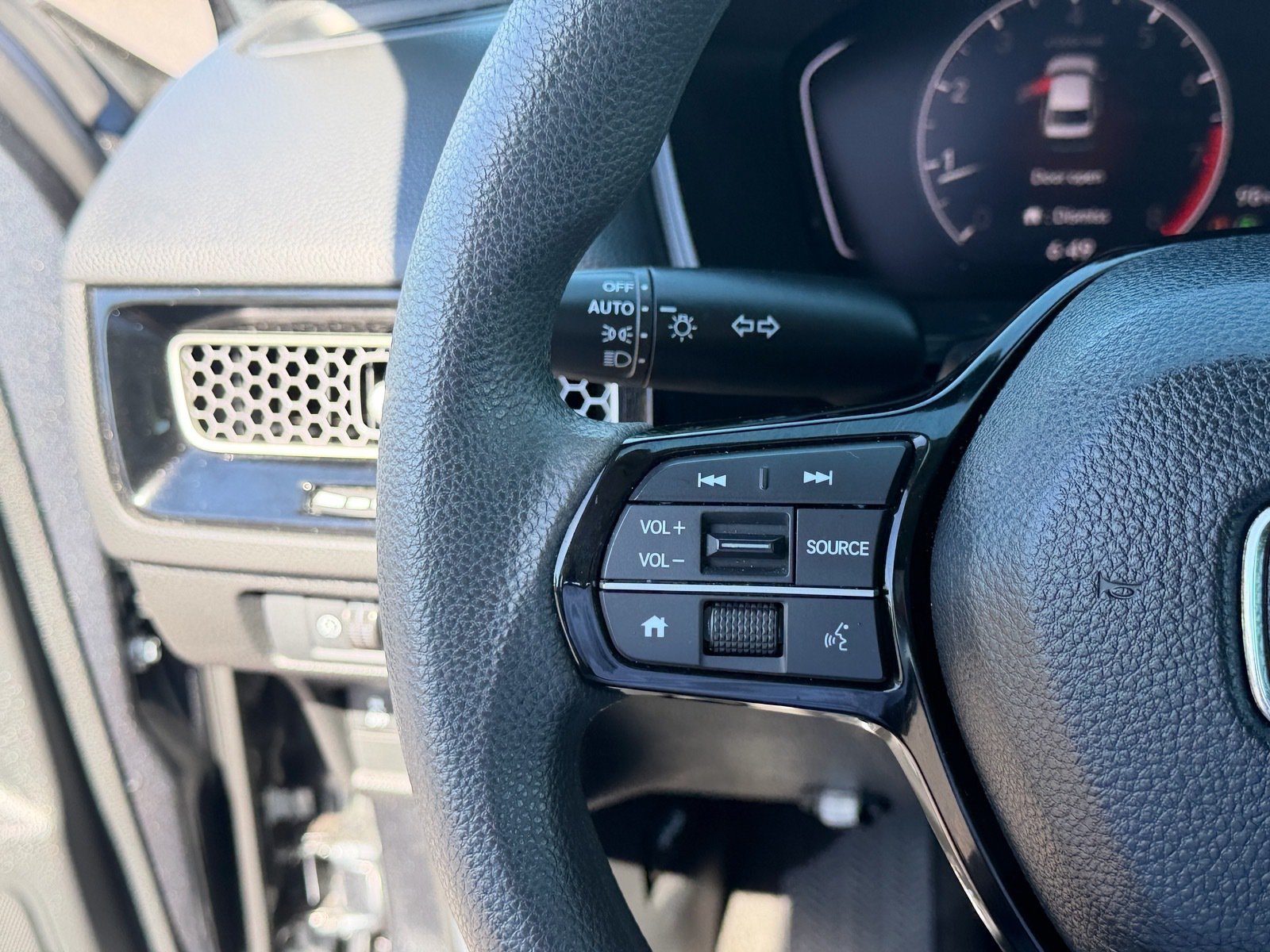 2025 Honda Civic LX — photo 21 thumbnail