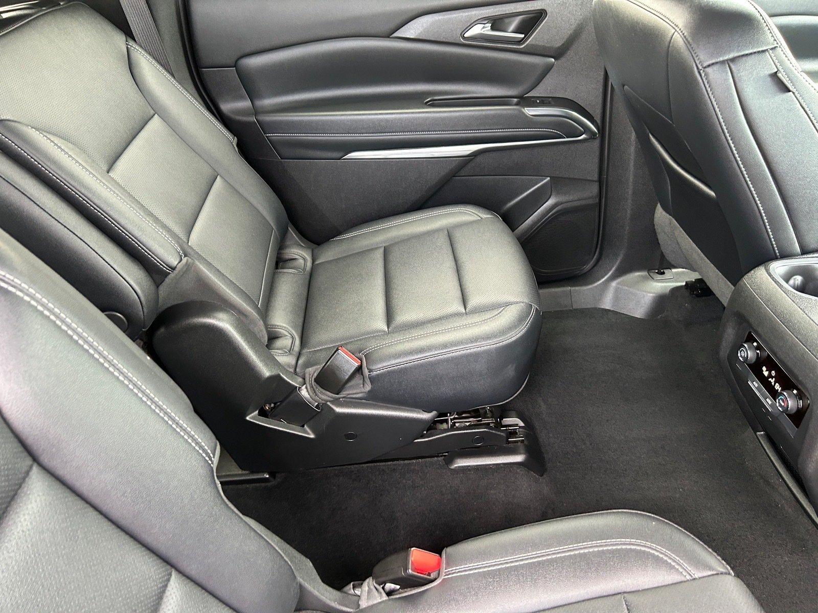 2025 Chevrolet Traverse LT — photo 14 thumbnail