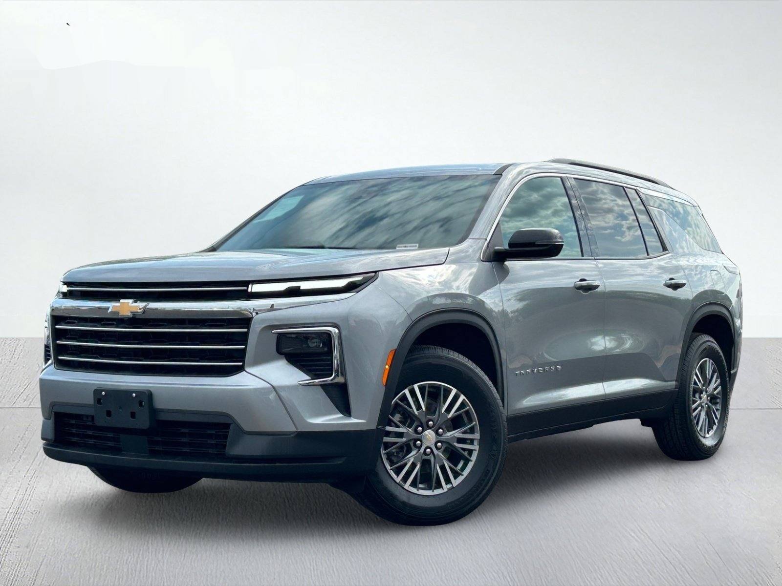 2025 Chevrolet Traverse LT — photo 2 thumbnail