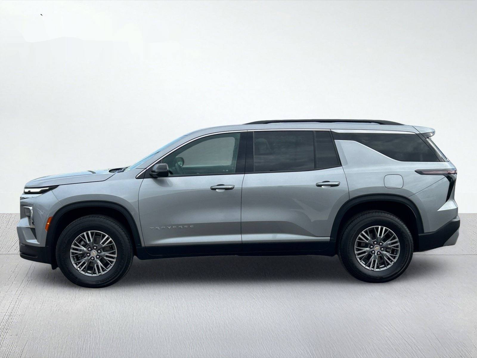 2025 Chevrolet Traverse LT — photo 3 thumbnail