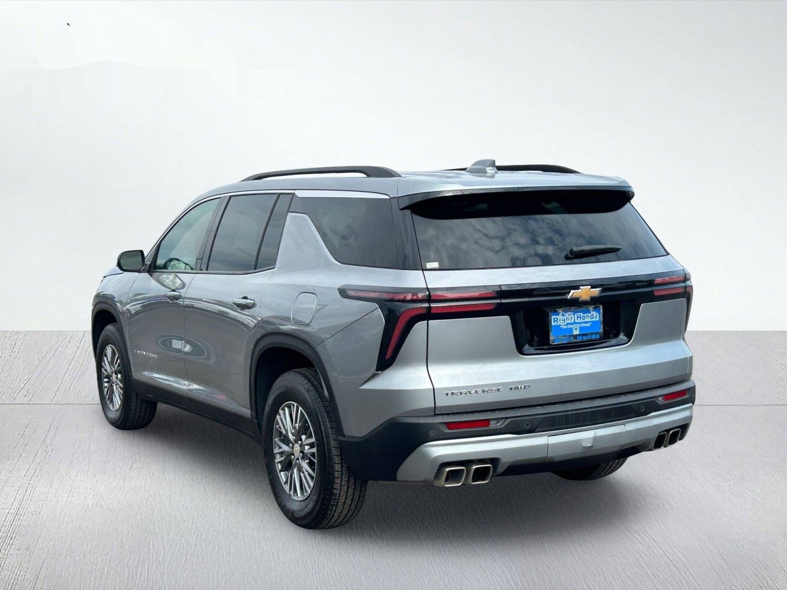 2025 Chevrolet Traverse LT — photo 4 thumbnail