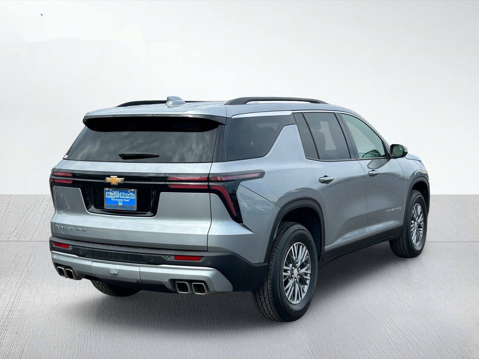 2025 Chevrolet Traverse LT — photo 5 thumbnail