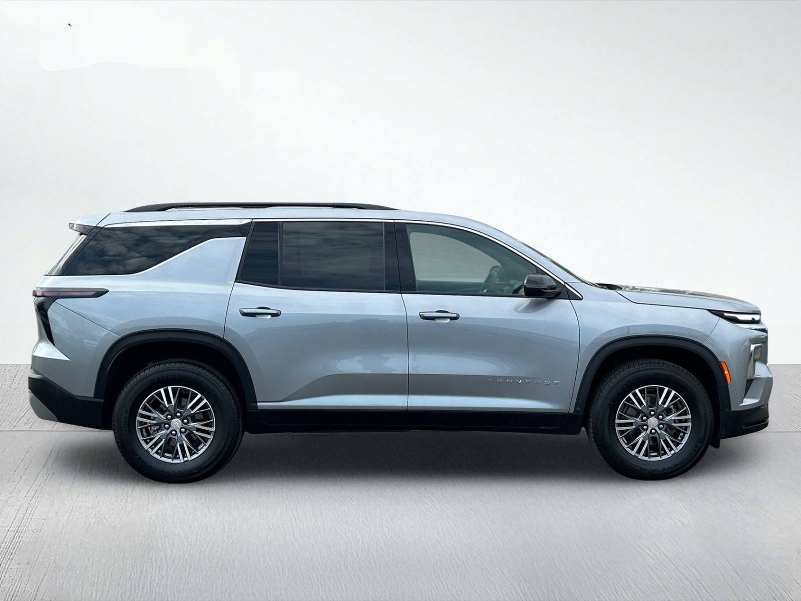 2025 Chevrolet Traverse LT — photo 6 thumbnail