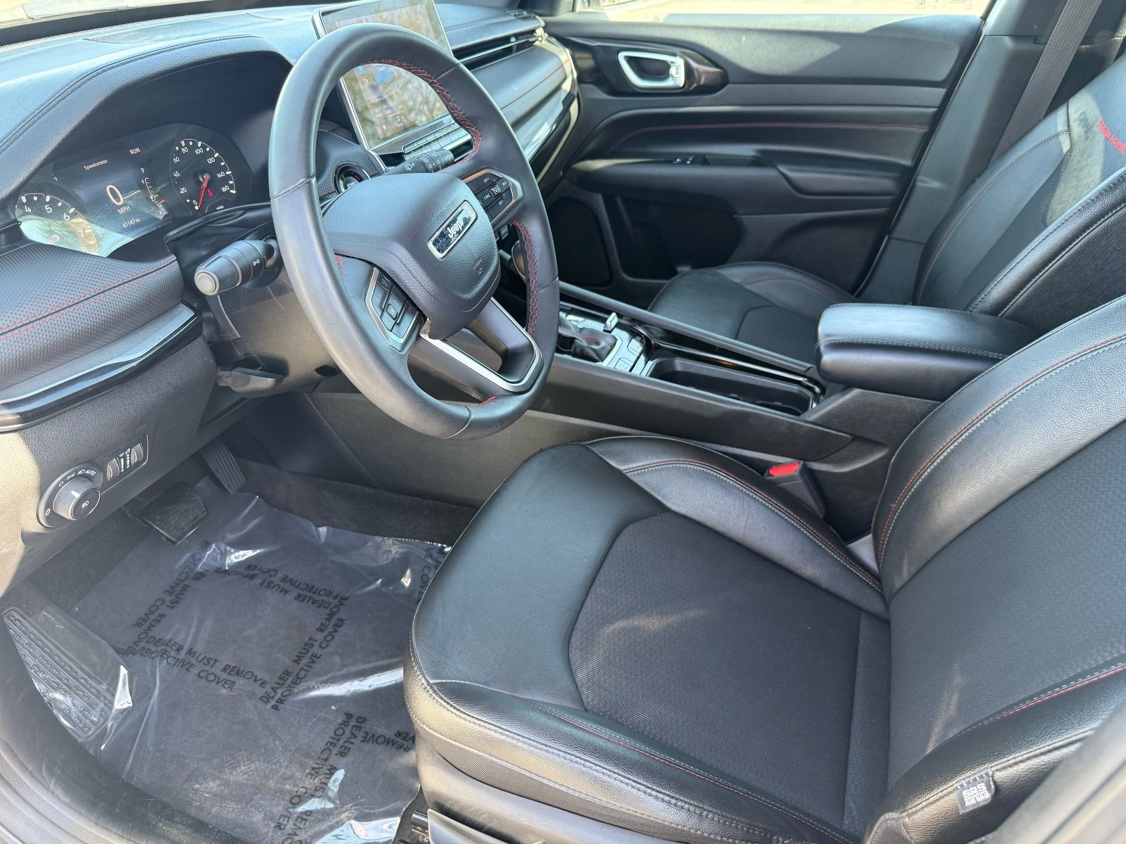 2024 Jeep Compass Trailhawk — photo 11 thumbnail