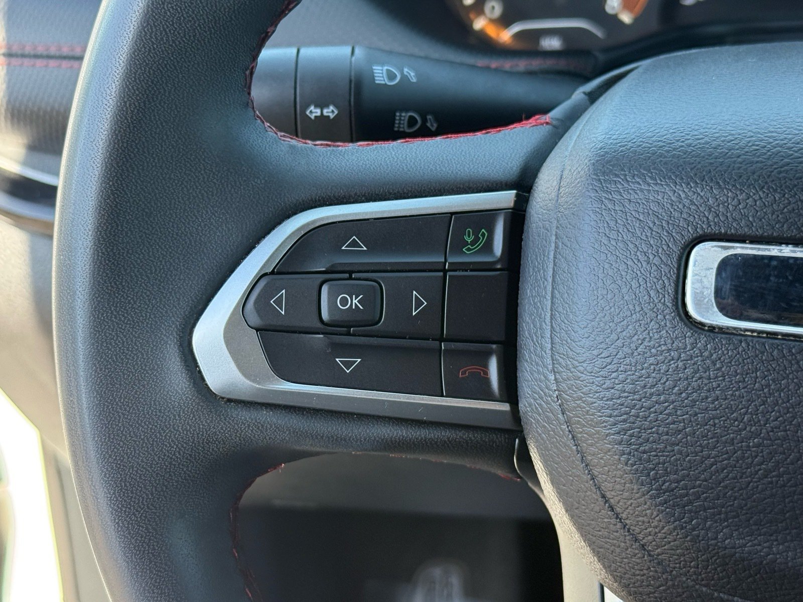 2024 Jeep Compass Trailhawk — photo 16 thumbnail