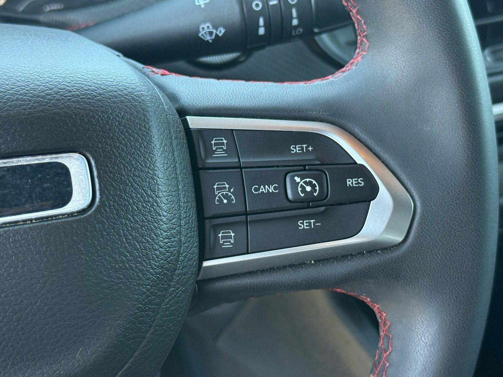 2024 Jeep Compass Trailhawk — photo 17 thumbnail
