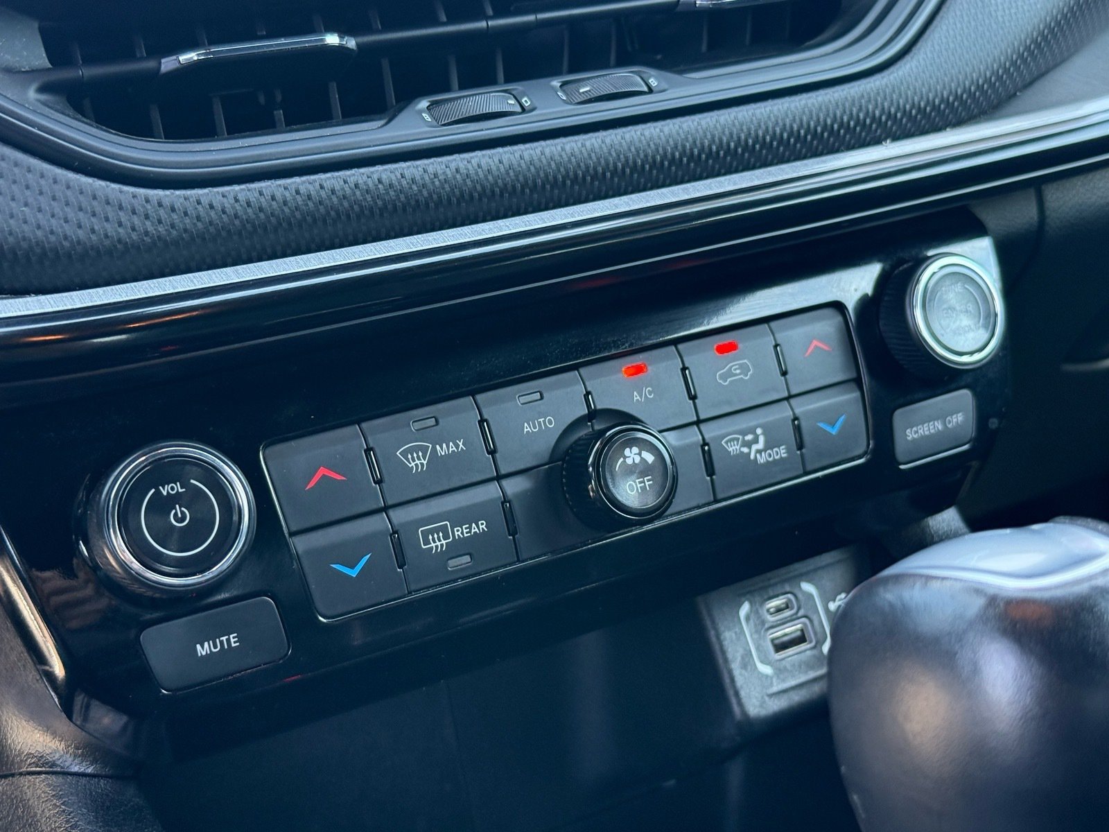 2024 Jeep Compass Trailhawk — photo 22 thumbnail