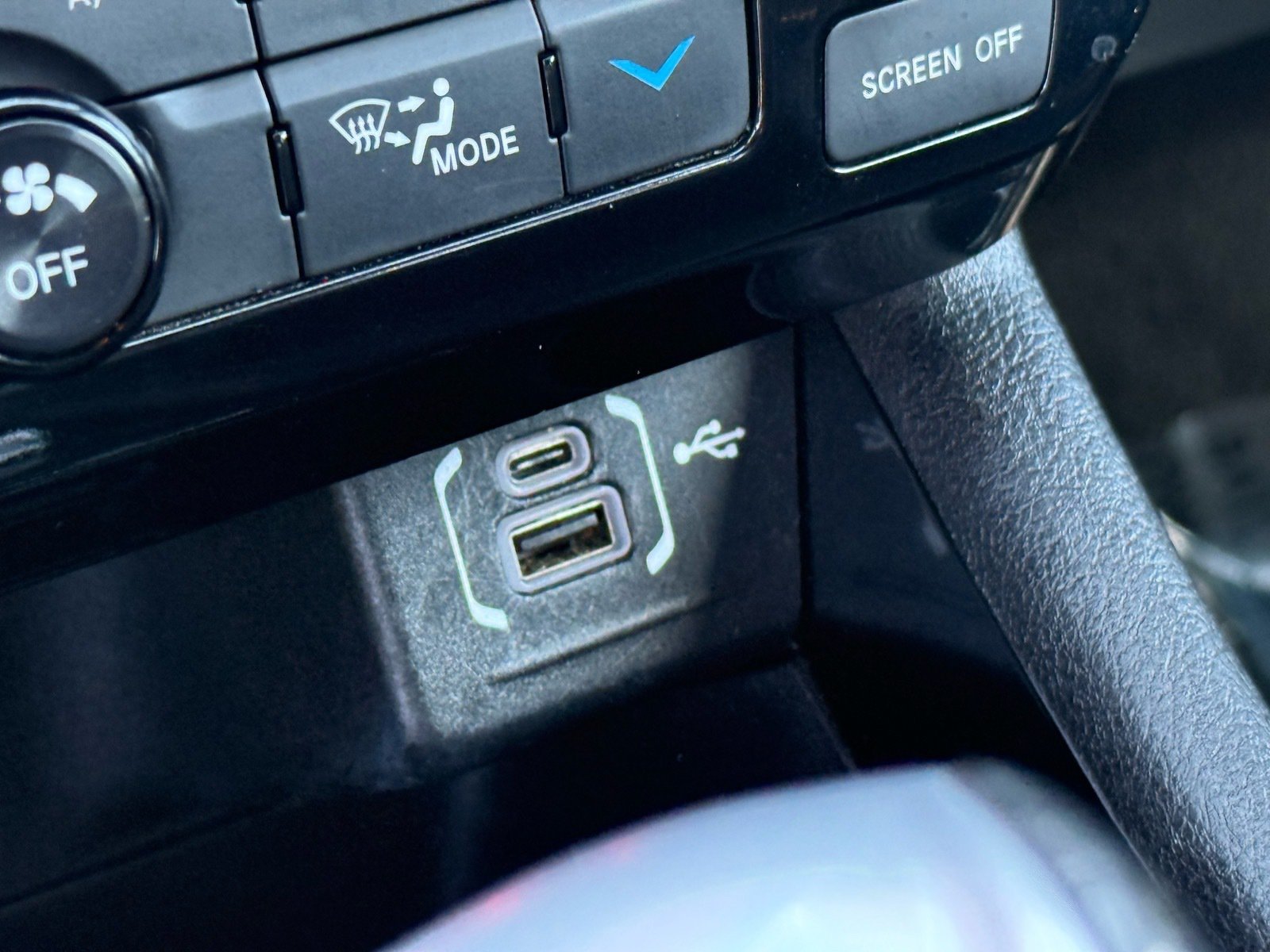 2024 Jeep Compass Trailhawk — photo 23 thumbnail