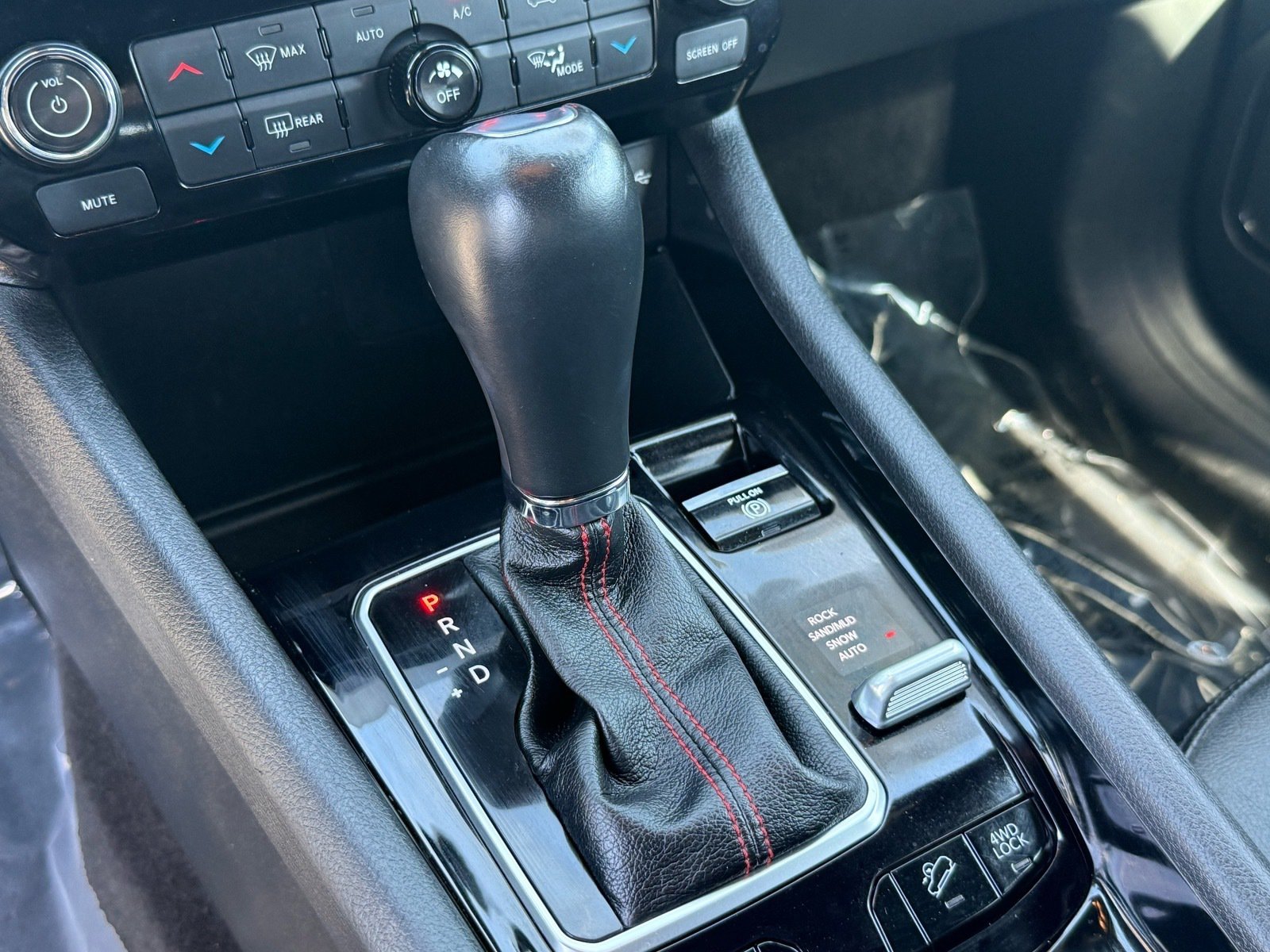 2024 Jeep Compass Trailhawk — photo 24 thumbnail