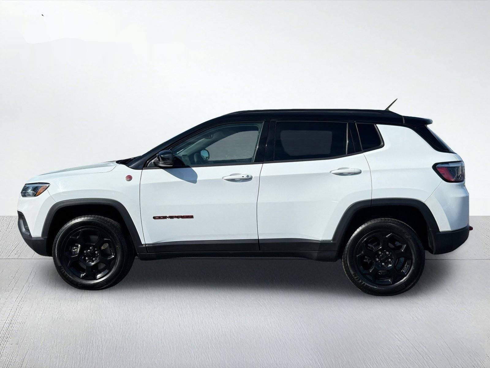 2024 Jeep Compass Trailhawk — photo 3 thumbnail