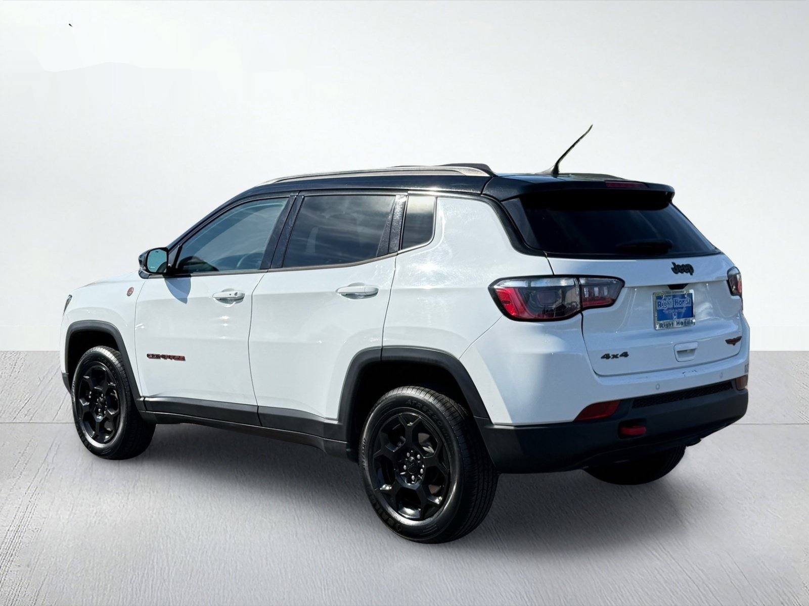 2024 Jeep Compass Trailhawk — photo 4 thumbnail