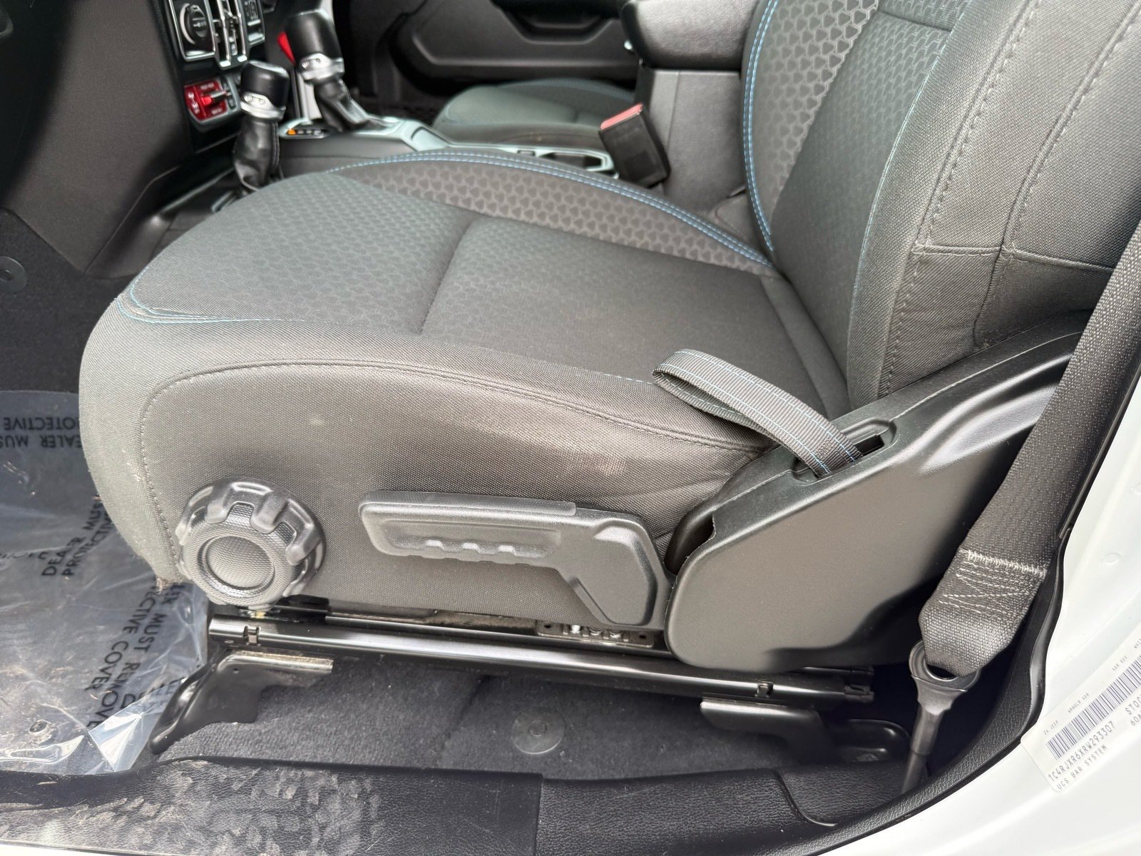 2024 Jeep Wrangler Rubicon 4xe — photo 13 thumbnail