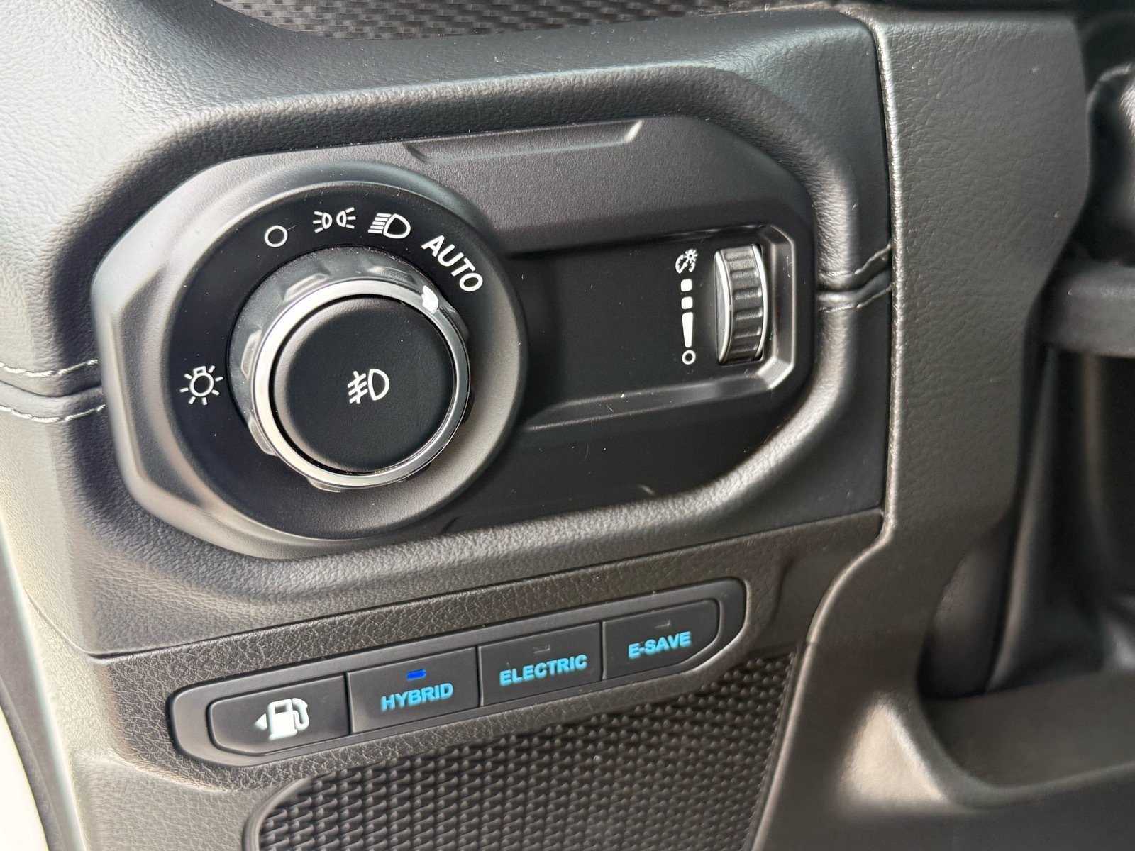 2024 Jeep Wrangler Rubicon 4xe — photo 14 thumbnail