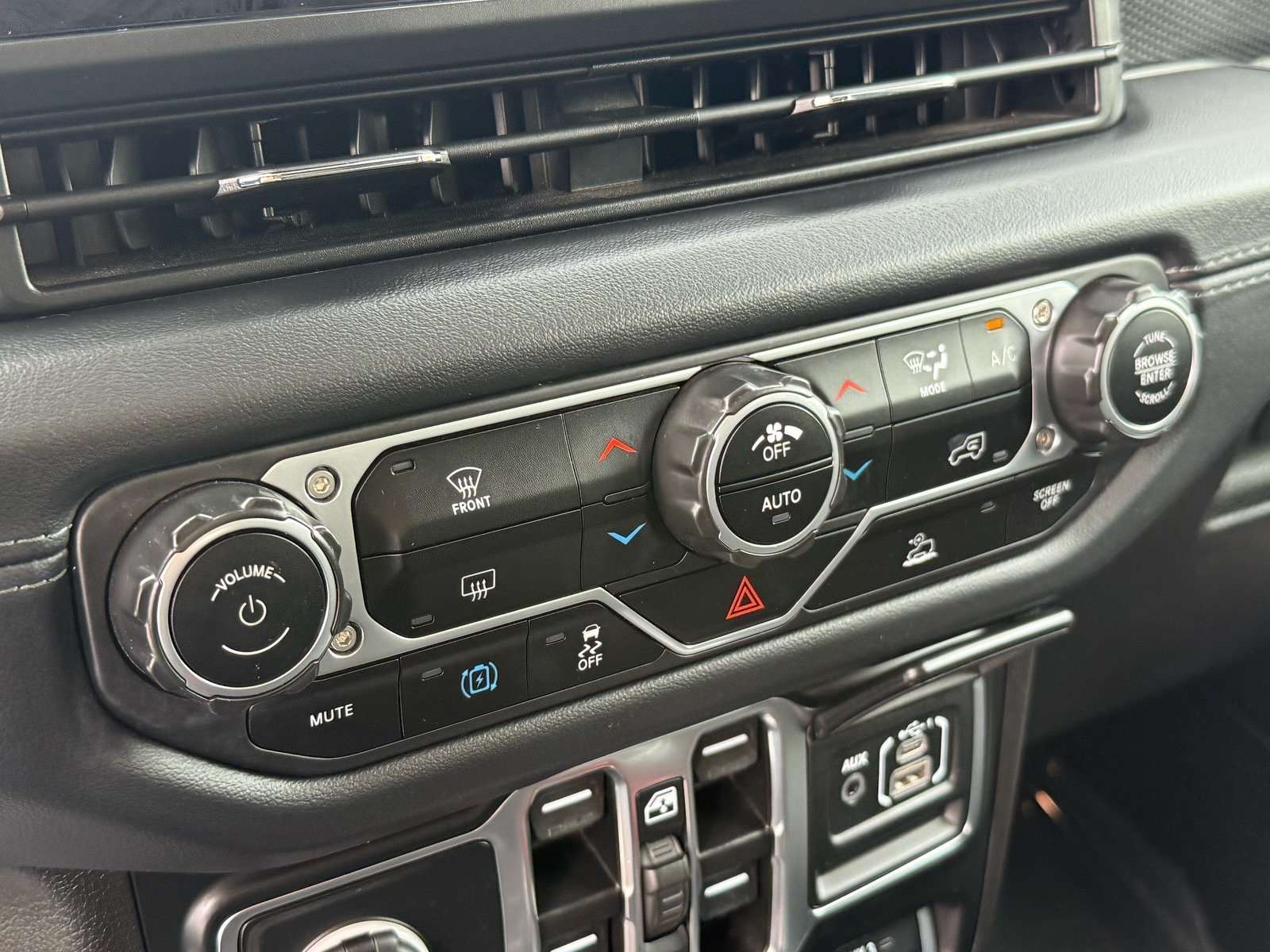 2024 Jeep Wrangler Rubicon 4xe — photo 22 thumbnail