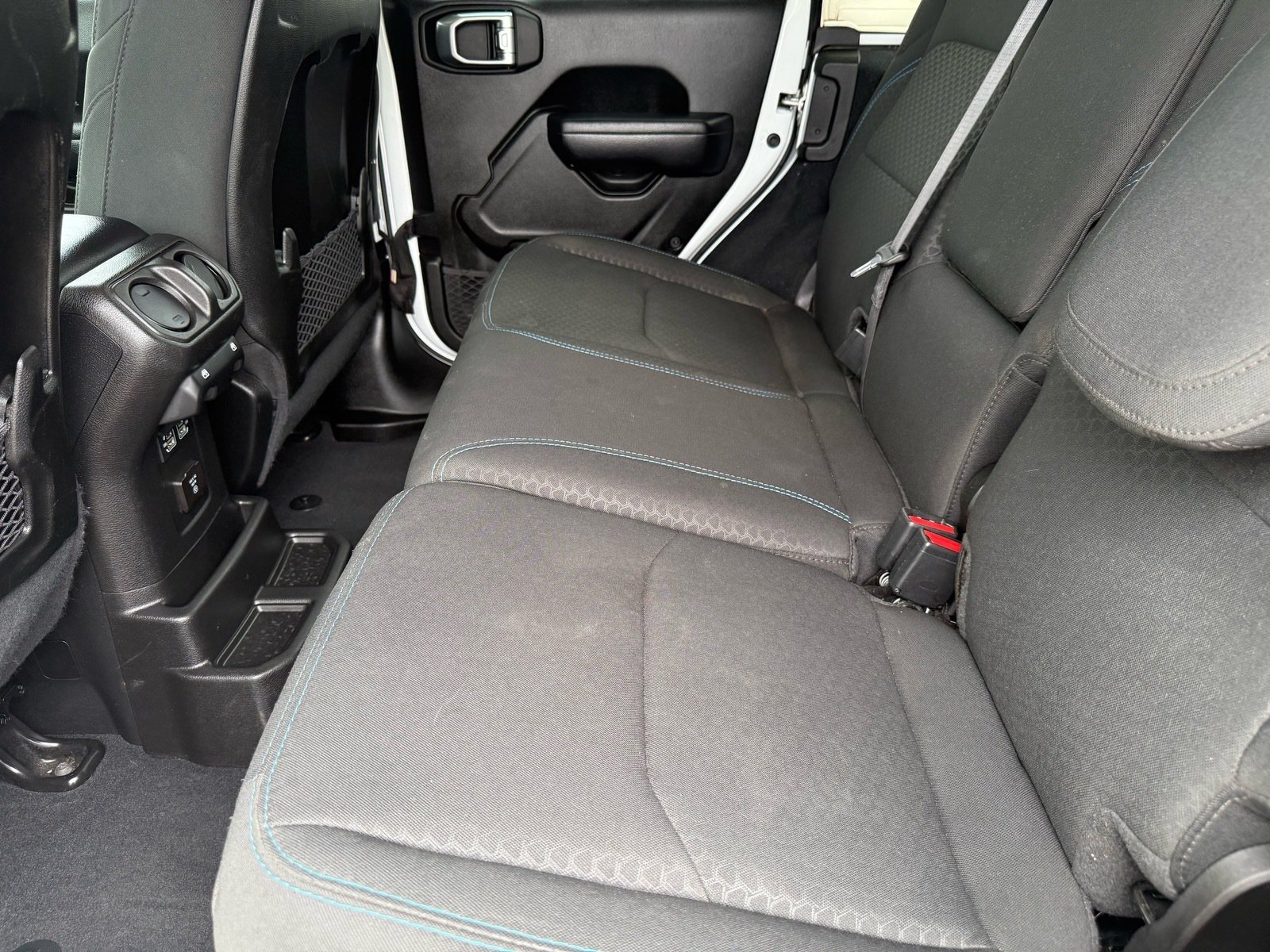 2024 Jeep Wrangler Rubicon 4xe — photo 26 thumbnail