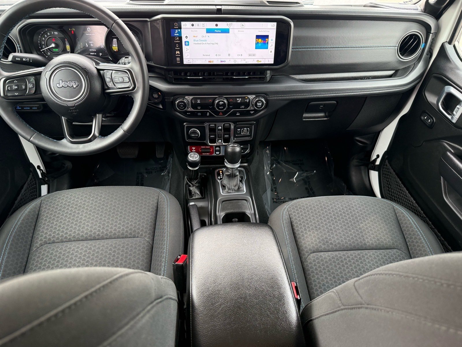 2024 Jeep Wrangler Rubicon 4xe — photo 27 thumbnail