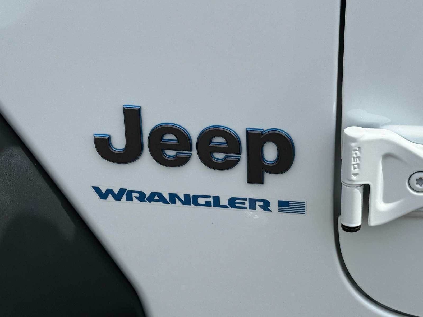 2024 Jeep Wrangler Rubicon 4xe — photo 32 thumbnail