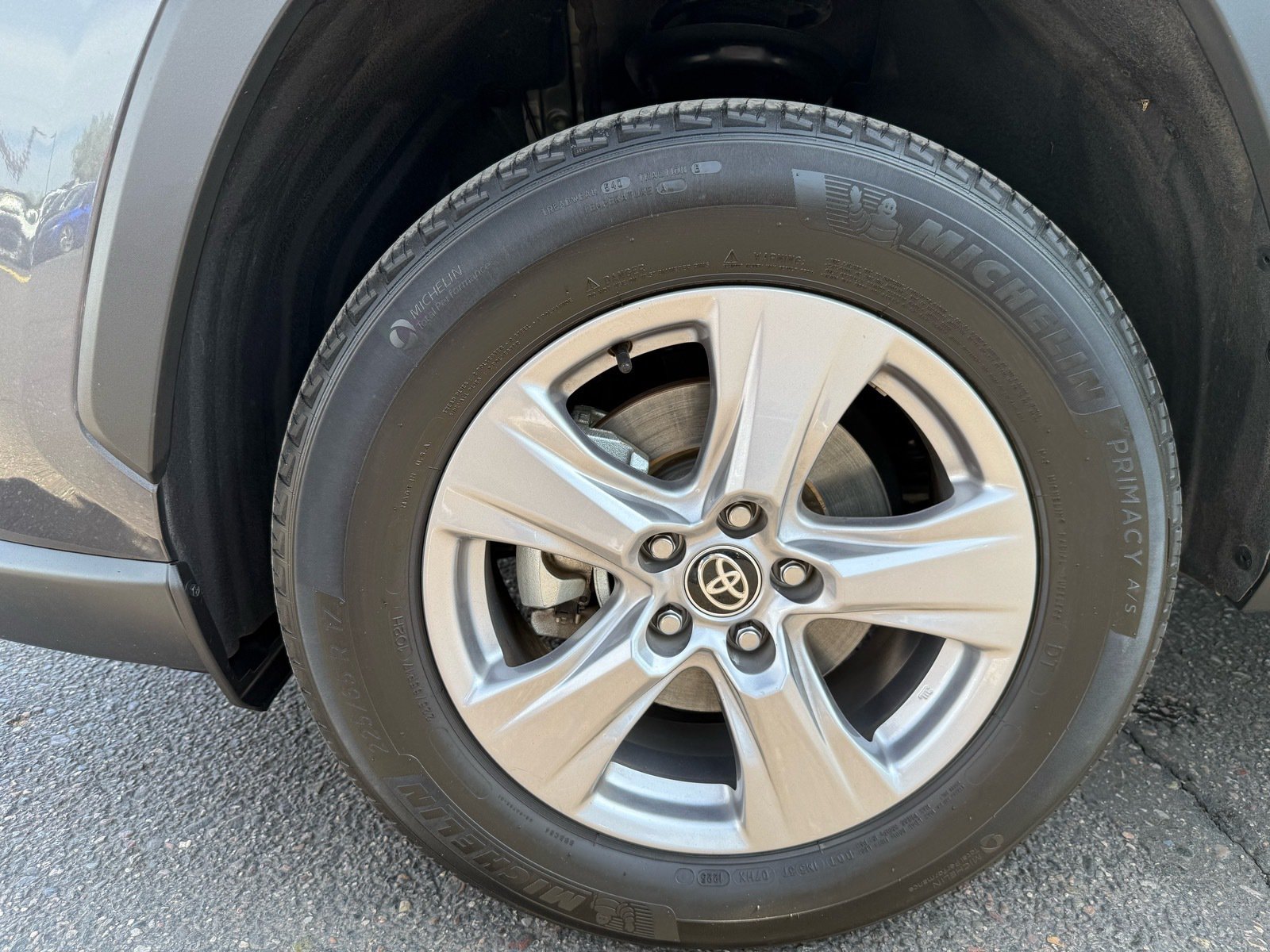 2025 Toyota RAV4 XLE — photo 10 thumbnail