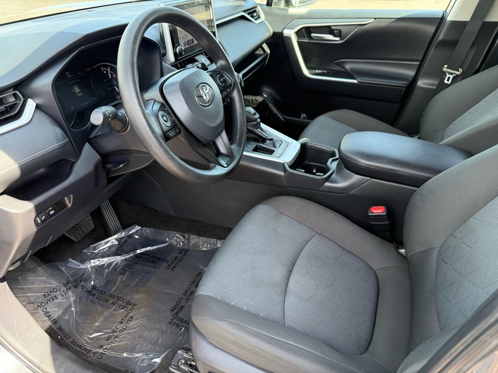 2025 Toyota RAV4 XLE — photo 11 thumbnail