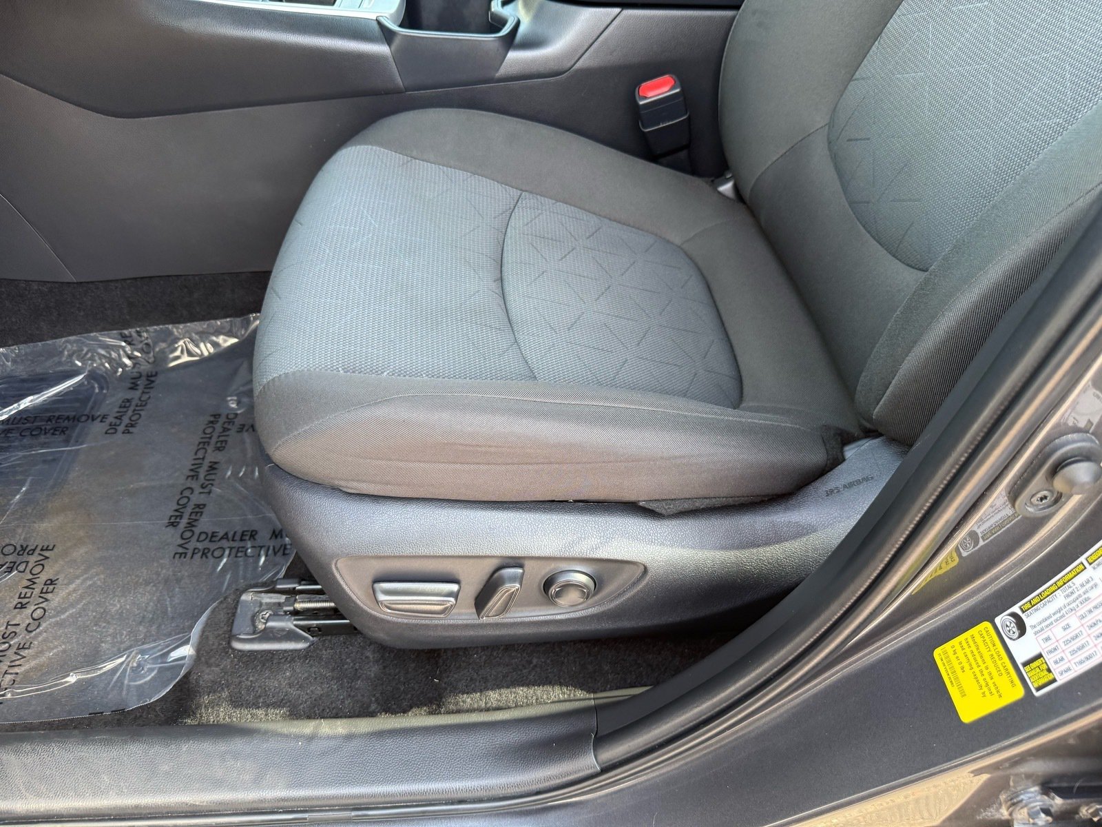 2025 Toyota RAV4 XLE — photo 13 thumbnail