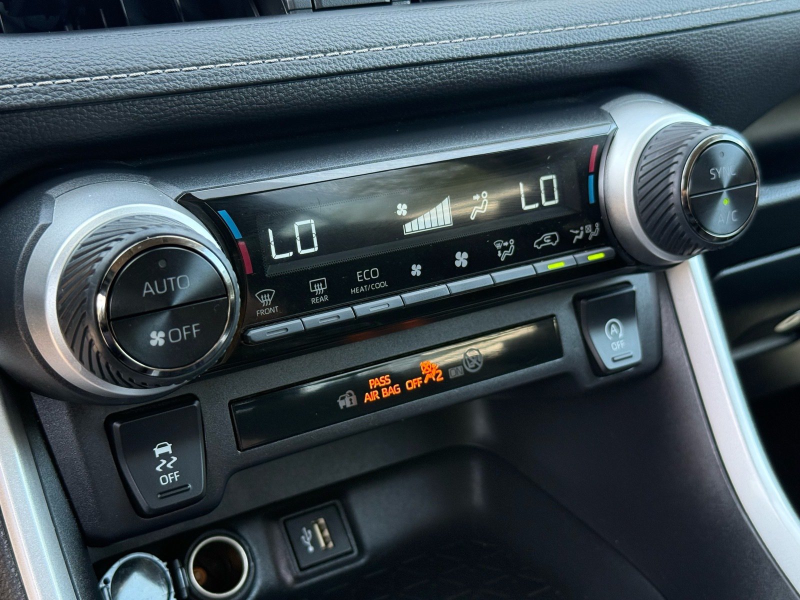 2025 Toyota RAV4 XLE — photo 22 thumbnail