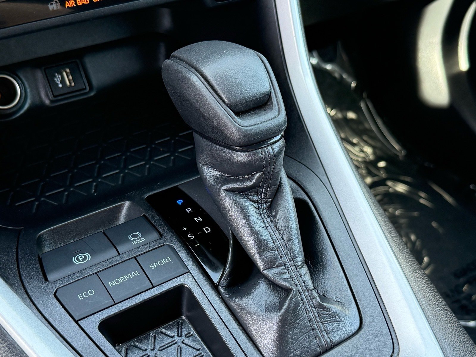 2025 Toyota RAV4 XLE — photo 24 thumbnail