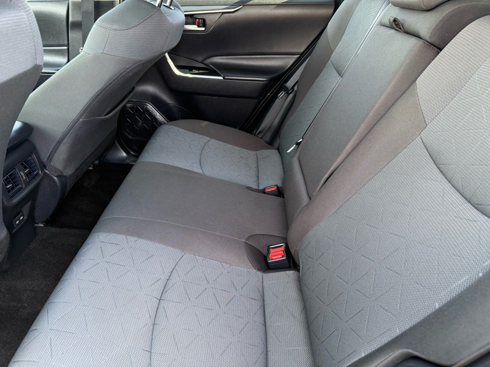 2025 Toyota RAV4 XLE — photo 26 thumbnail