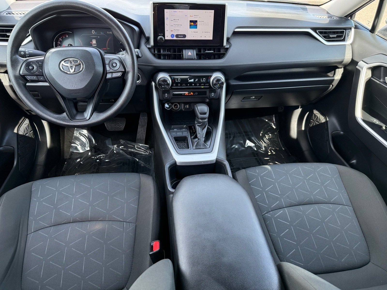 2025 Toyota RAV4 XLE — photo 27 thumbnail