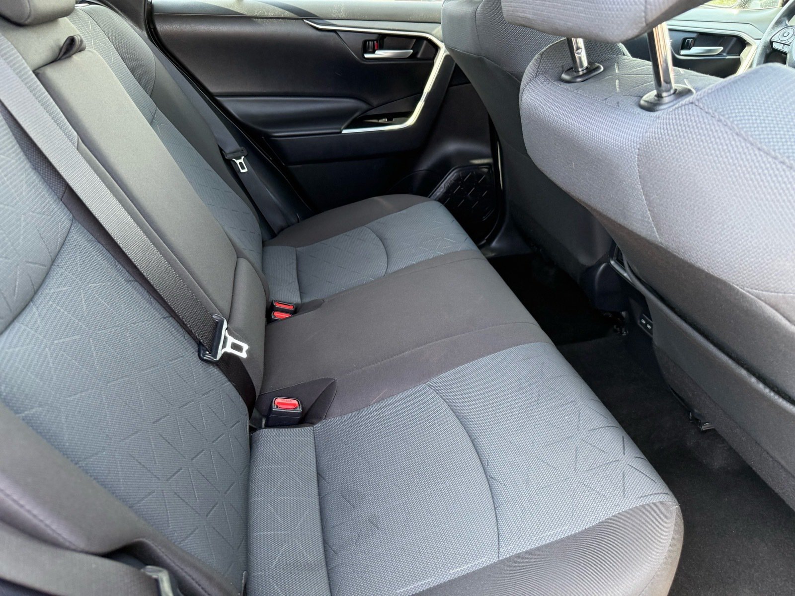 2025 Toyota RAV4 XLE — photo 28 thumbnail