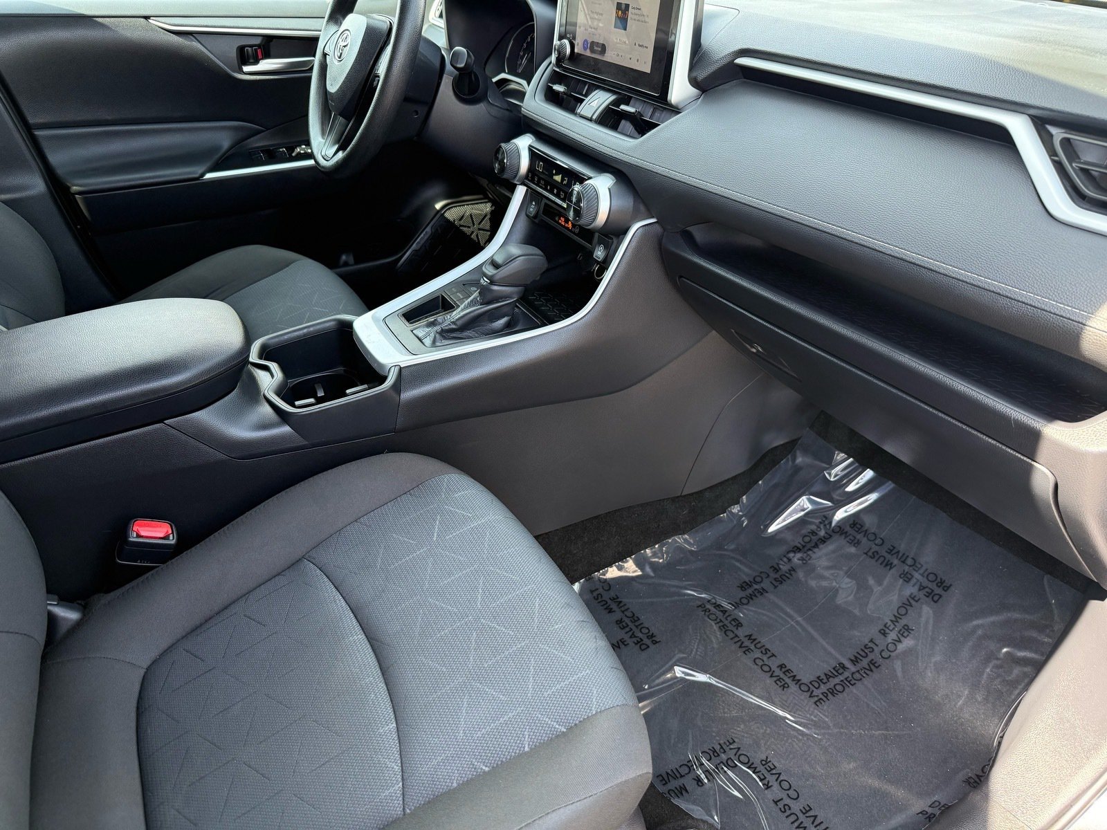 2025 Toyota RAV4 XLE — photo 29 thumbnail