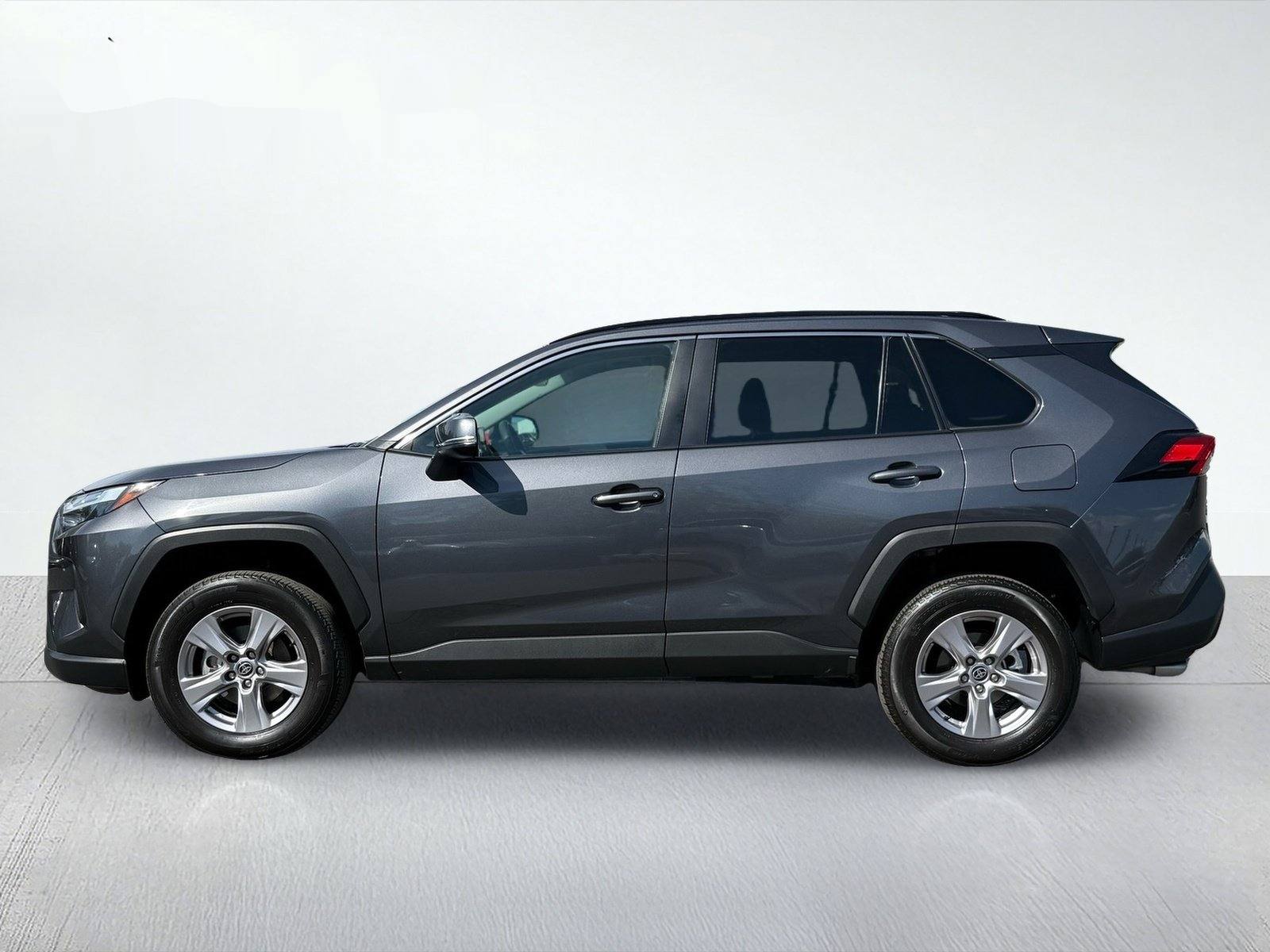 2025 Toyota RAV4 XLE — photo 3 thumbnail