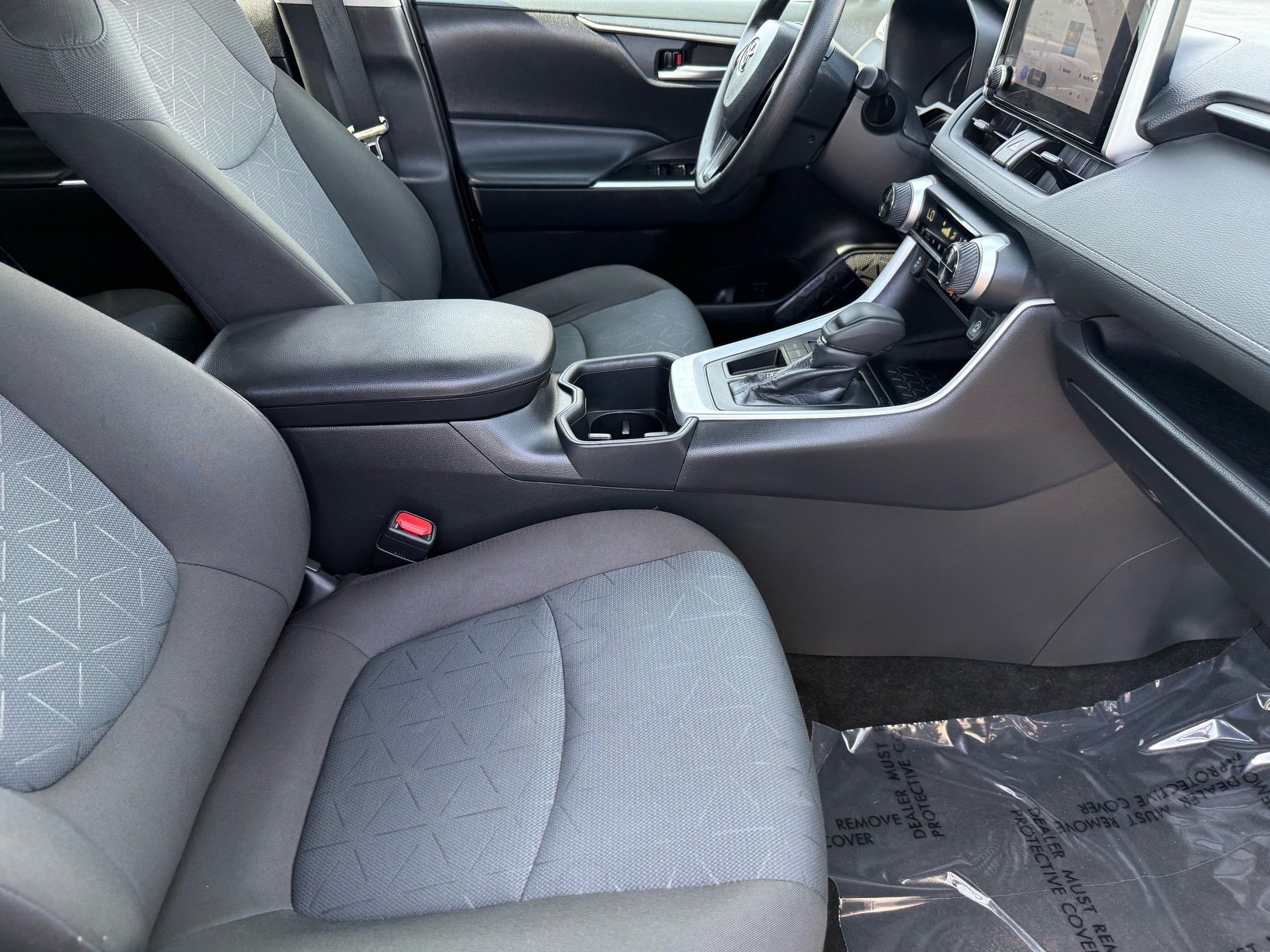 2025 Toyota RAV4 XLE — photo 30 thumbnail