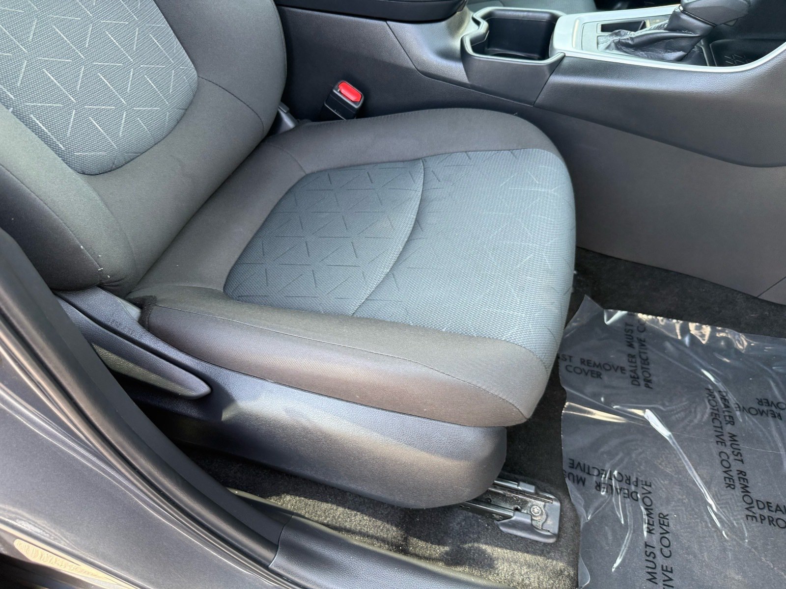 2025 Toyota RAV4 XLE — photo 31 thumbnail