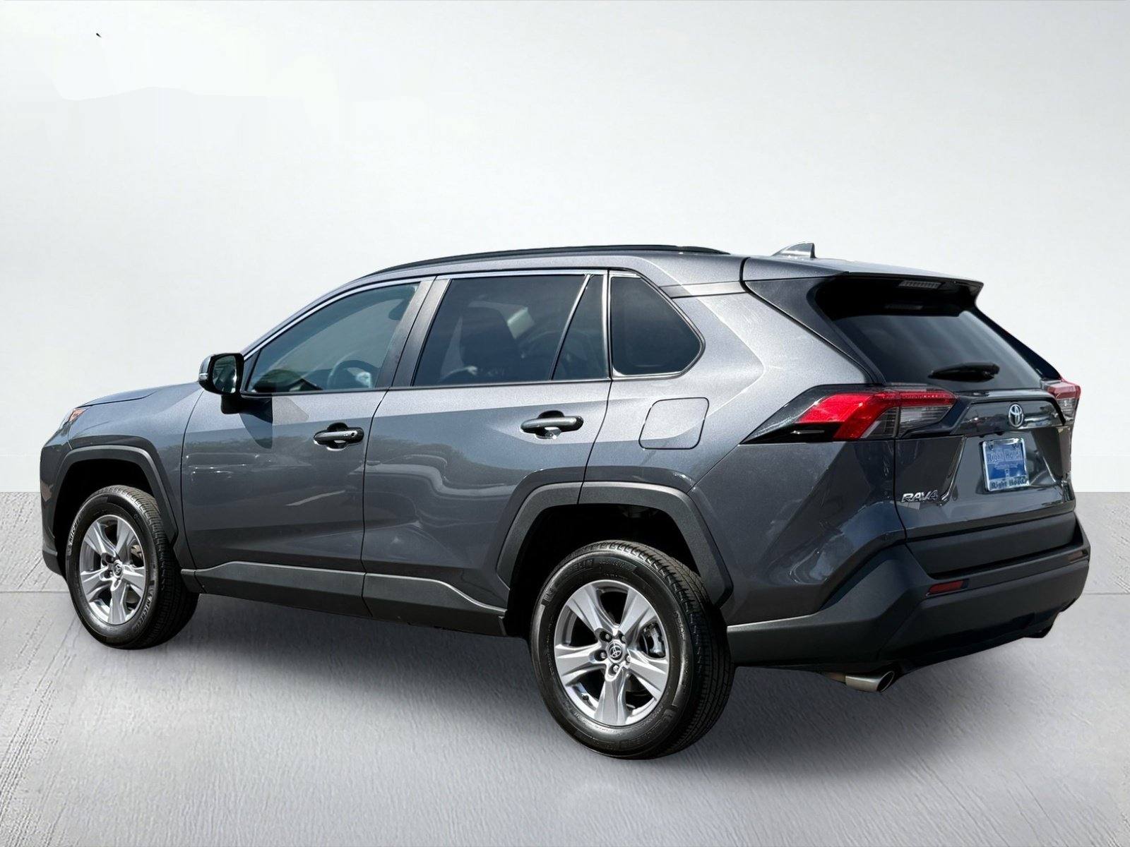 2025 Toyota RAV4 XLE — photo 4 thumbnail