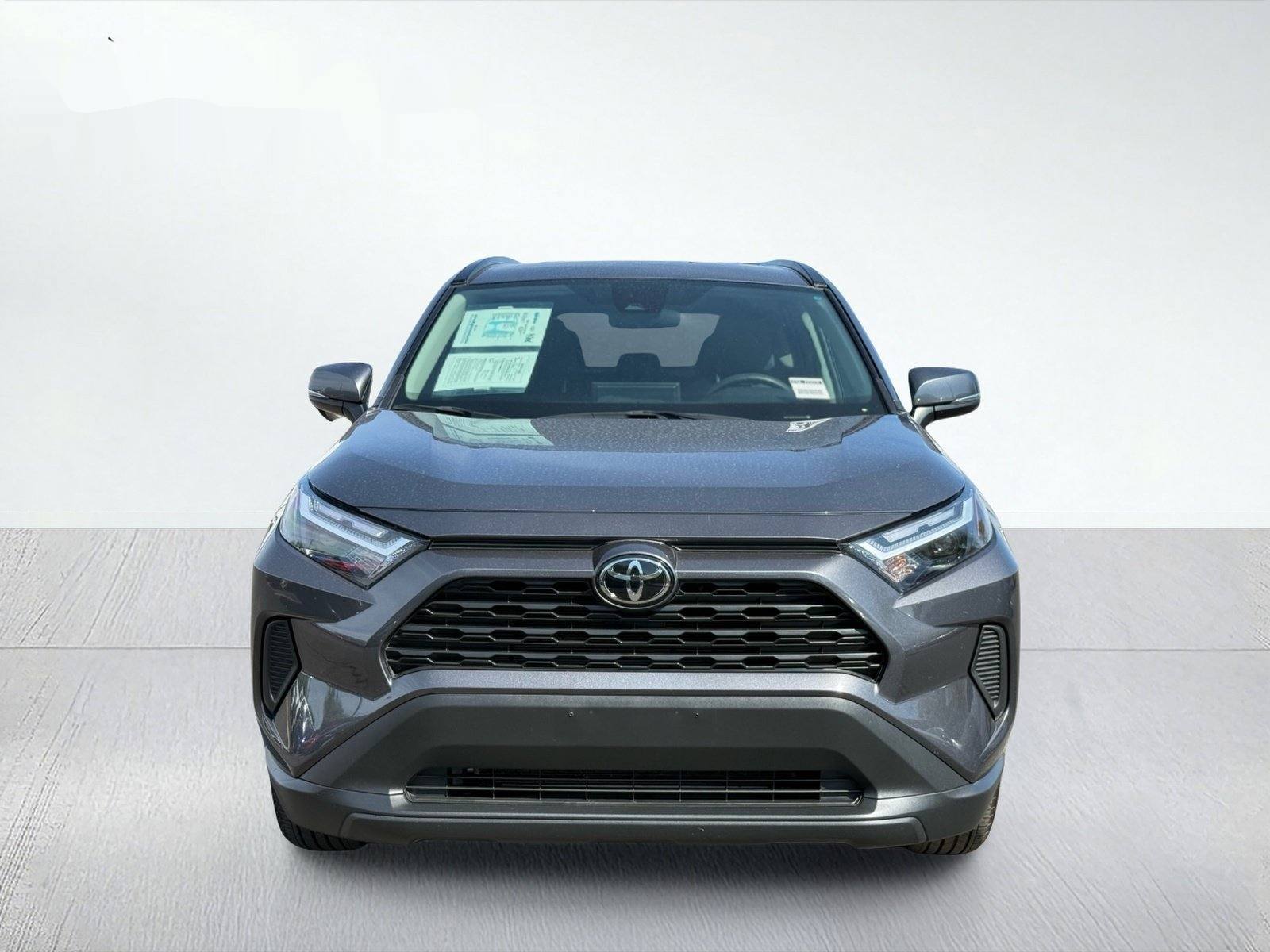2025 Toyota RAV4 XLE — photo 5 thumbnail