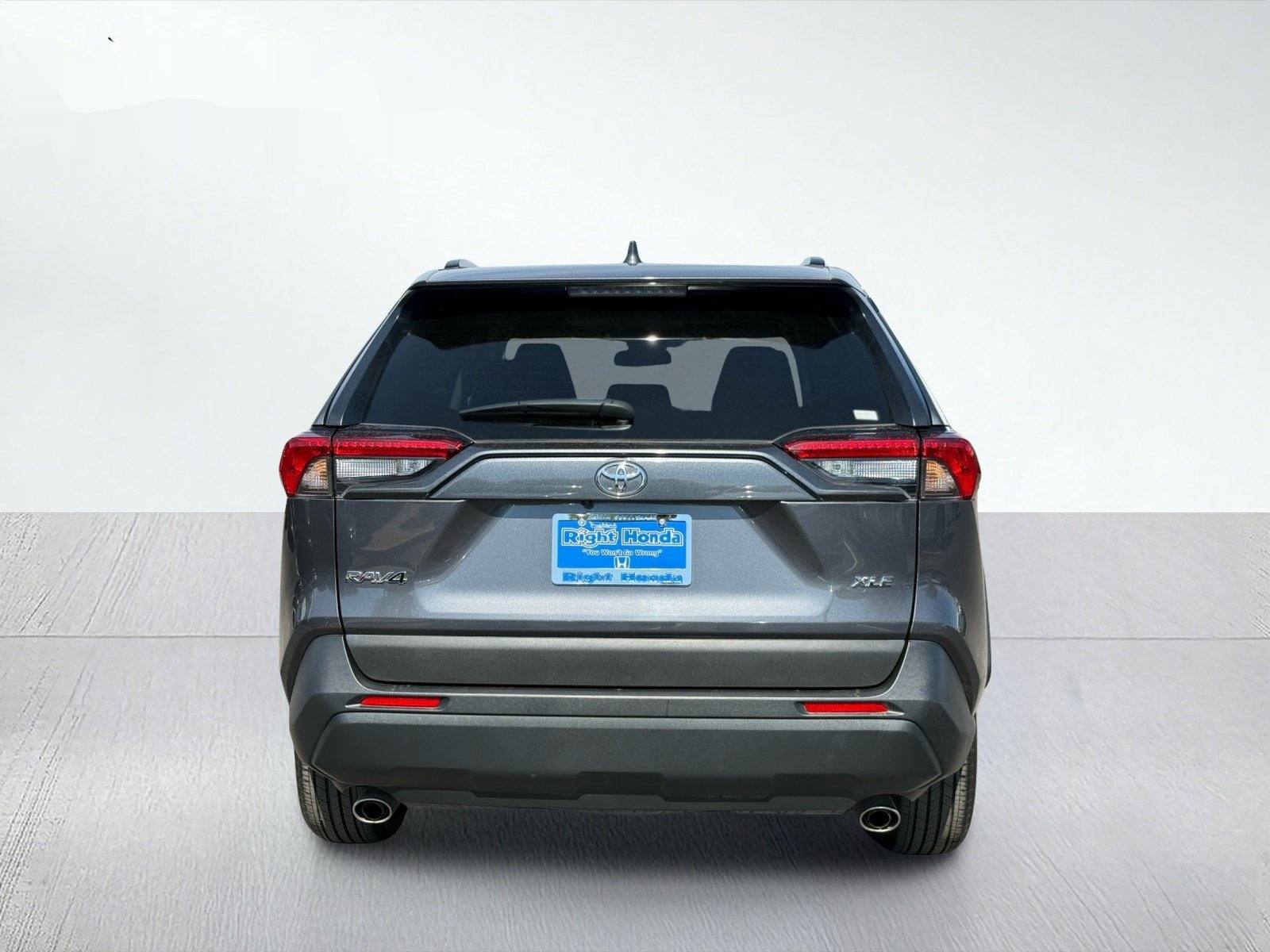 2025 Toyota RAV4 XLE — photo 6 thumbnail