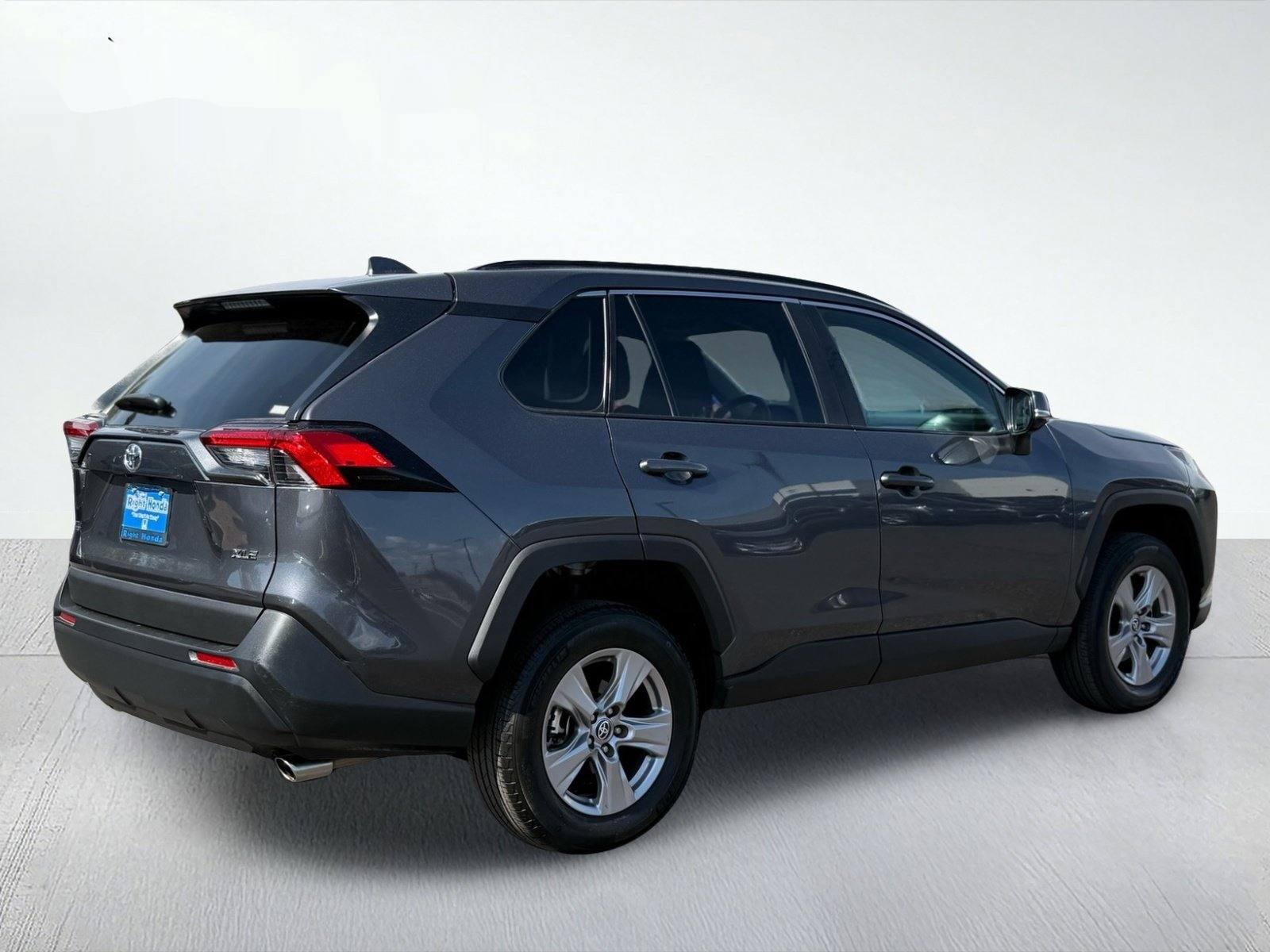 2025 Toyota RAV4 XLE — photo 7 thumbnail
