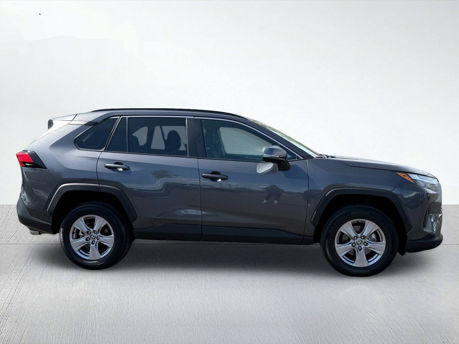 2025 Toyota RAV4 XLE — photo 8 thumbnail