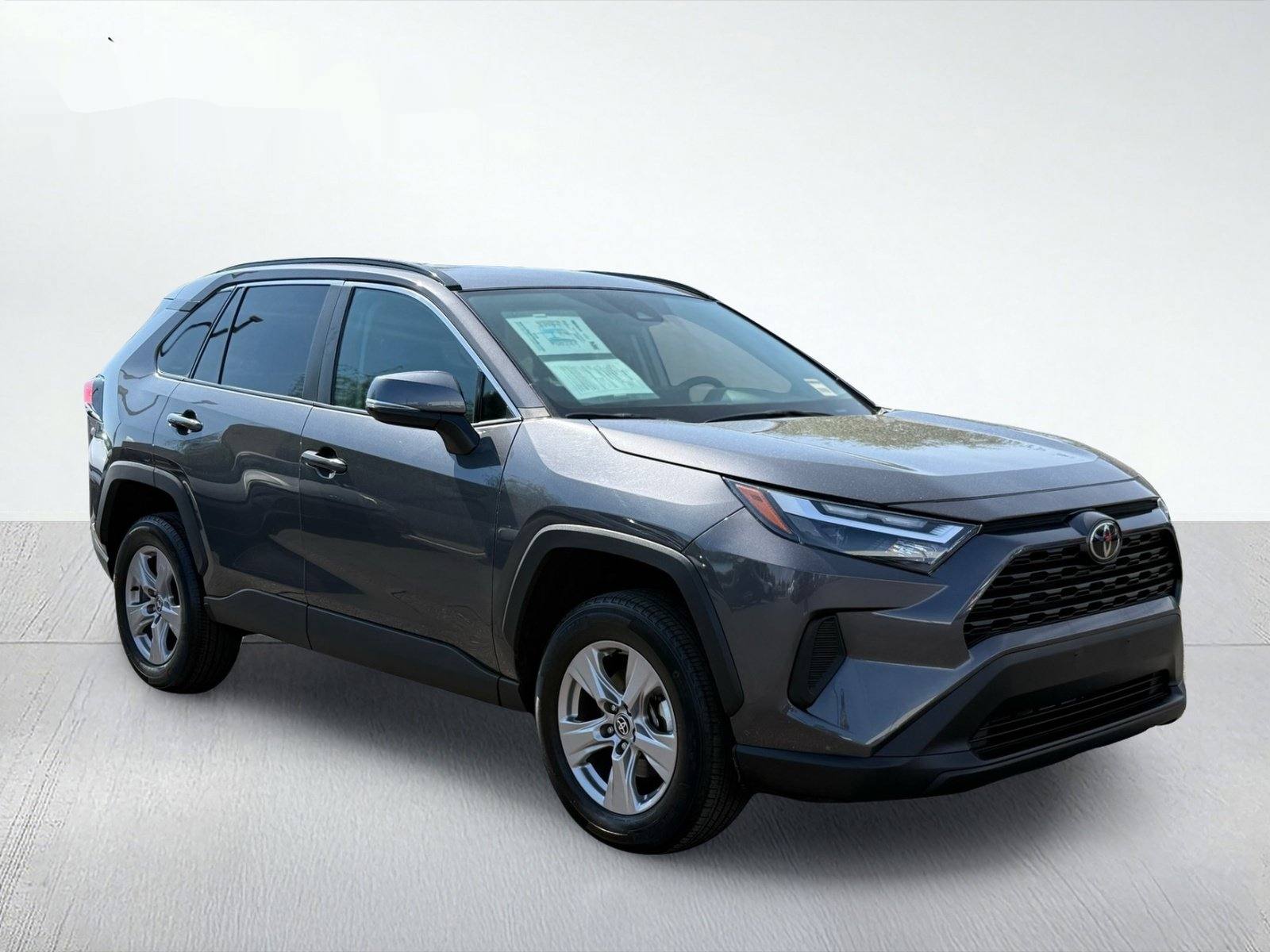 2025 Toyota RAV4 XLE — photo 9 thumbnail