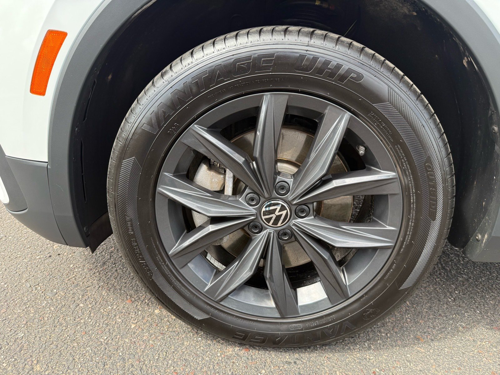 2024 Volkswagen Tiguan 2.0T SE — photo 10 thumbnail