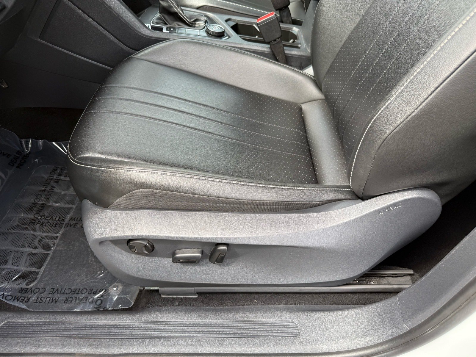 2024 Volkswagen Tiguan 2.0T SE — photo 13 thumbnail
