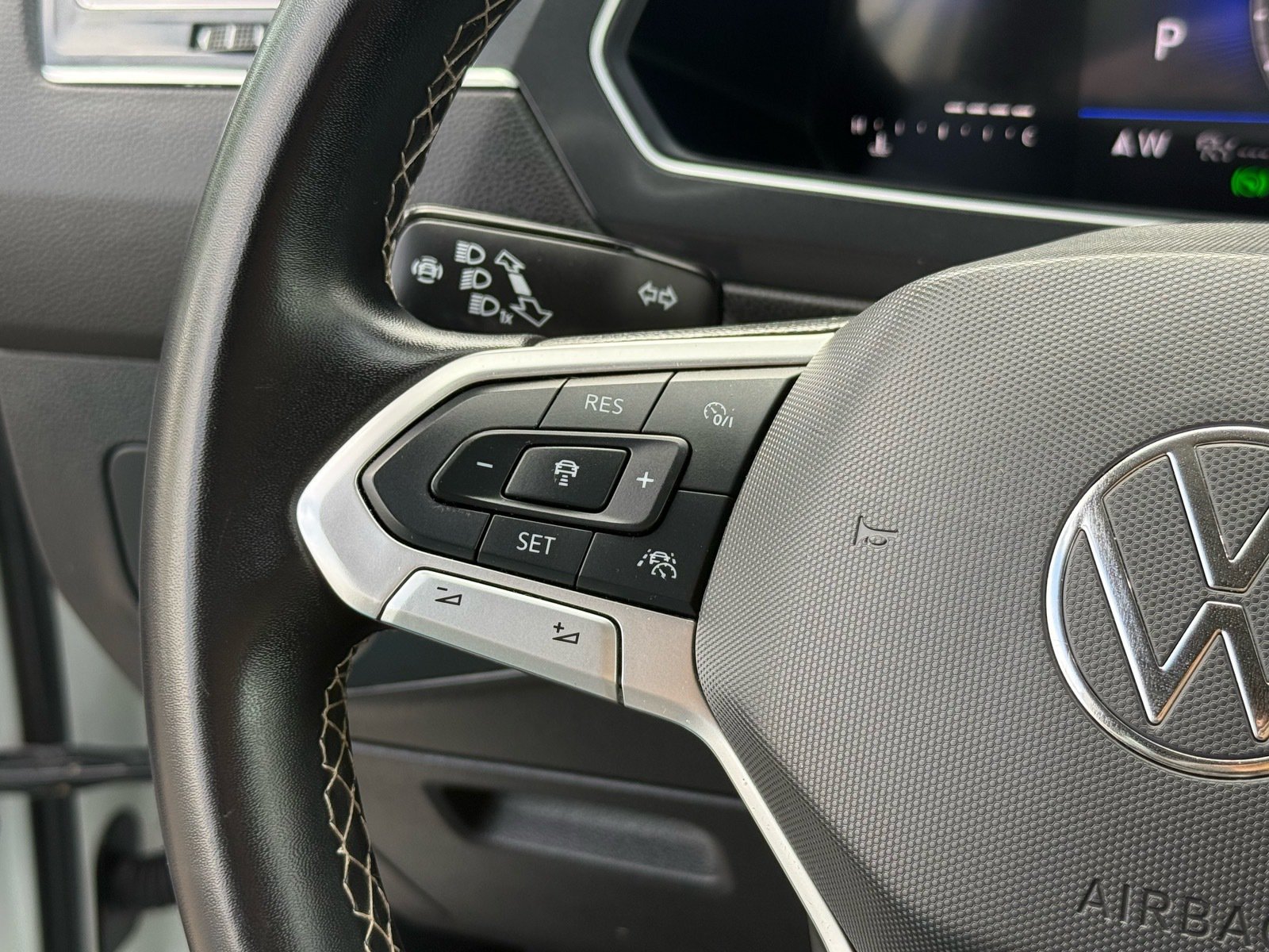 2024 Volkswagen Tiguan 2.0T SE — photo 16 thumbnail