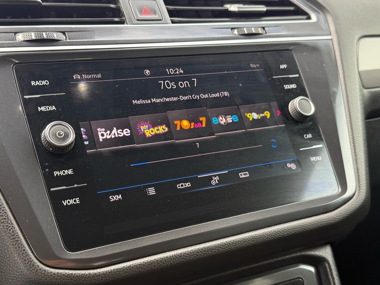 2024 Volkswagen Tiguan 2.0T SE — photo 19 thumbnail
