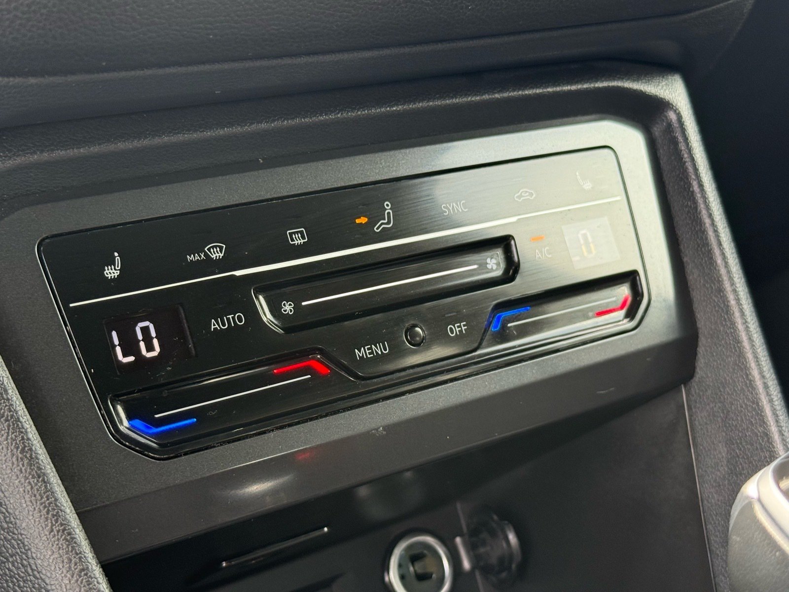 2024 Volkswagen Tiguan 2.0T SE — photo 21 thumbnail