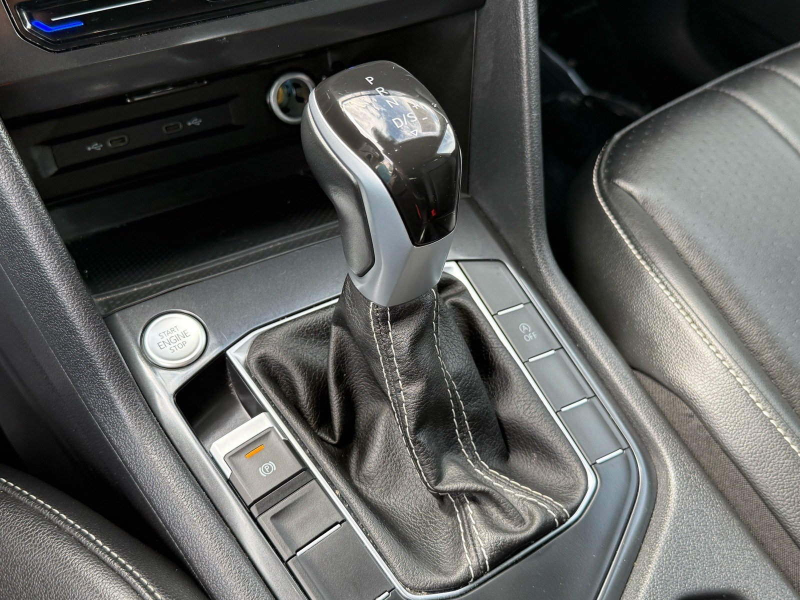 2024 Volkswagen Tiguan 2.0T SE — photo 23 thumbnail