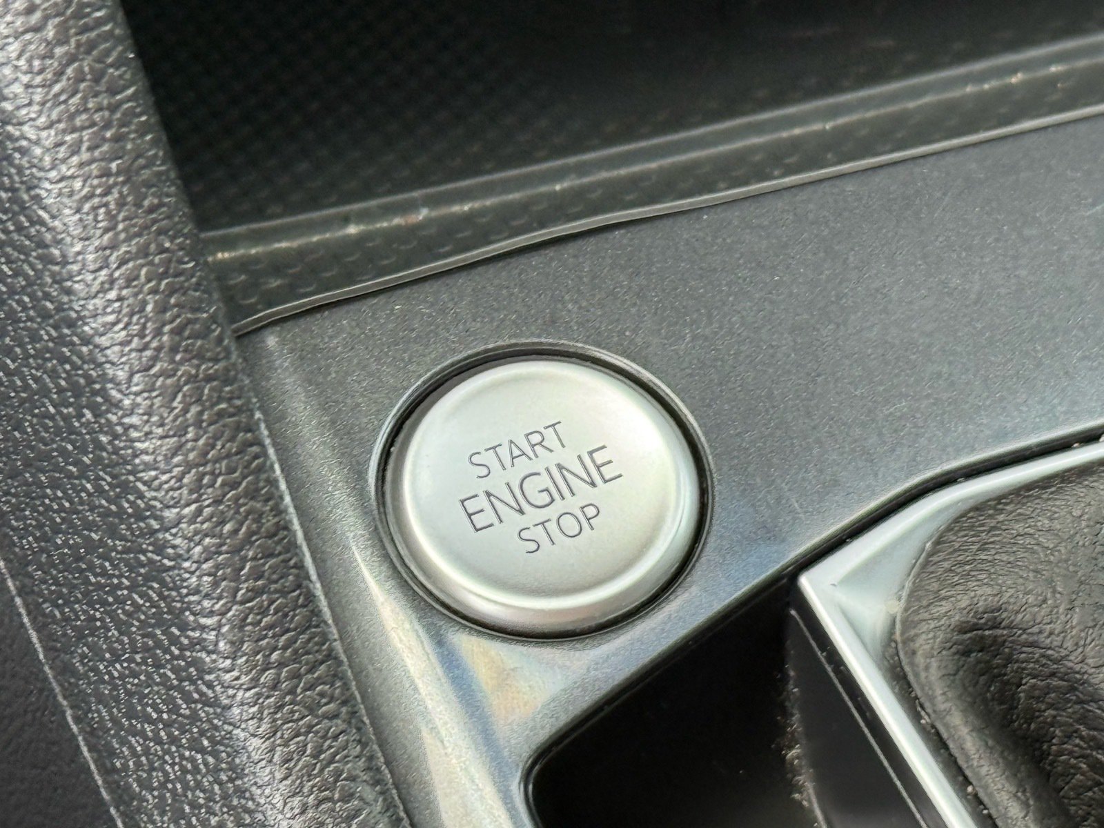 2024 Volkswagen Tiguan 2.0T SE — photo 24 thumbnail