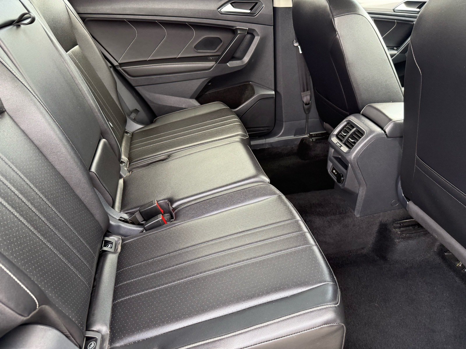 2024 Volkswagen Tiguan 2.0T SE — photo 27 thumbnail