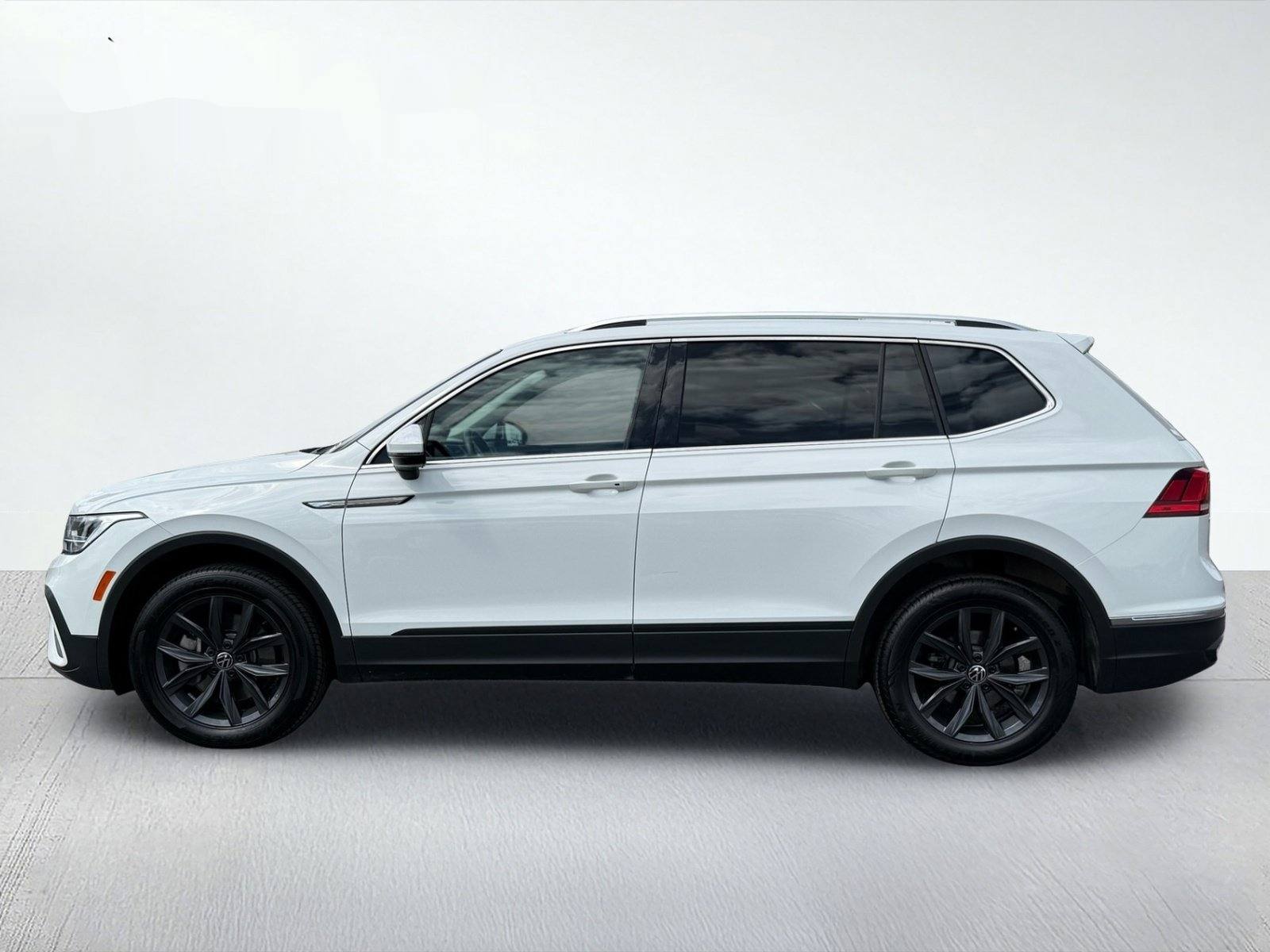 2024 Volkswagen Tiguan 2.0T SE — photo 3 thumbnail
