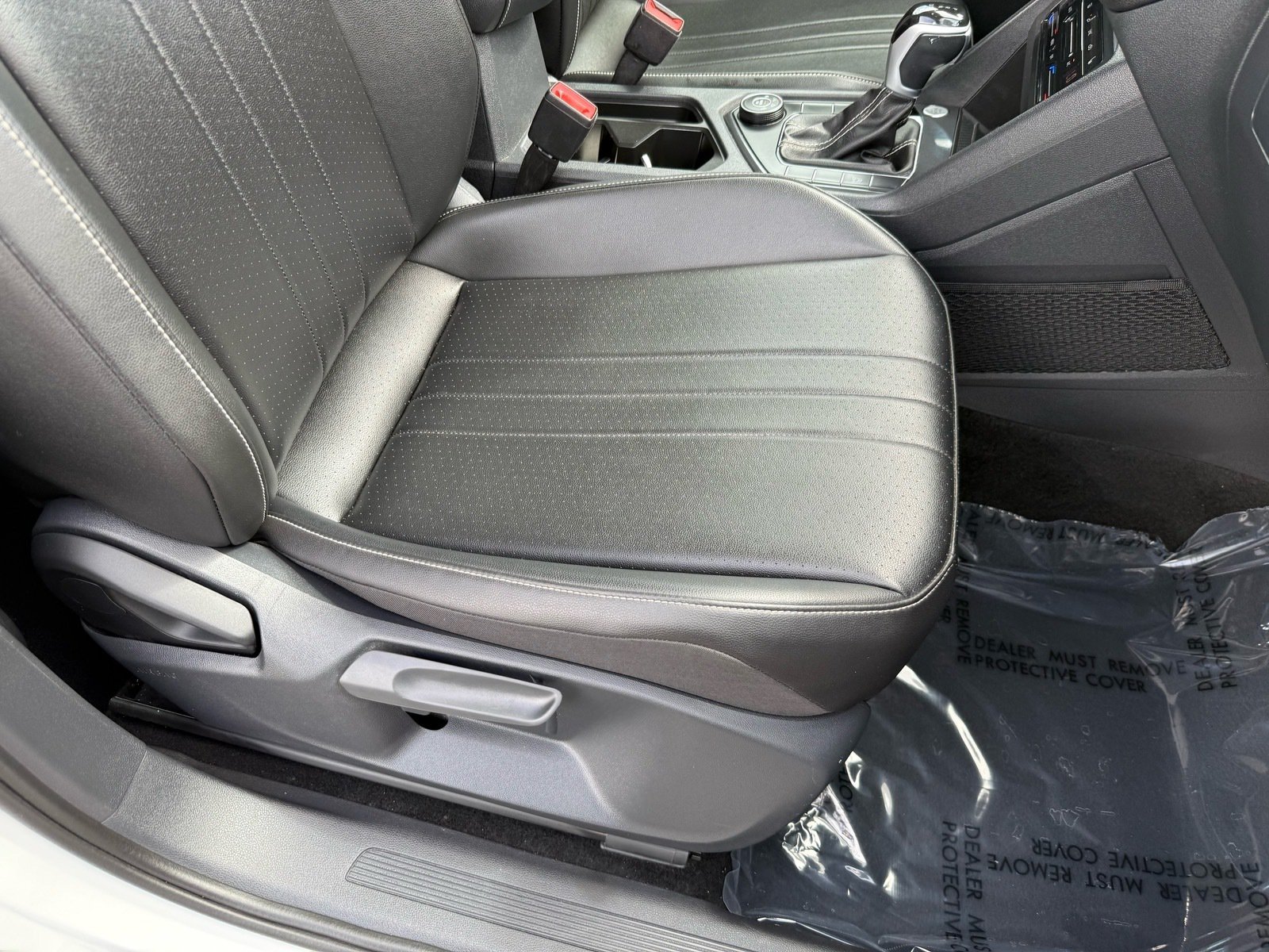 2024 Volkswagen Tiguan 2.0T SE — photo 30 thumbnail